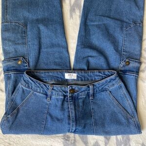 Wide leg, high-waist cargo jeans